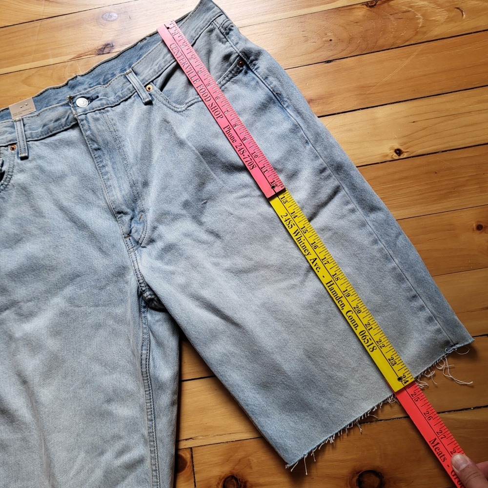Levis 550 Jean Shorts Mens ACTUAL 39 12 Inch Relaxed Light Wash Baggy 90s Dad - Picture 7 of 10